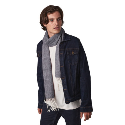 Cachecol com franjas